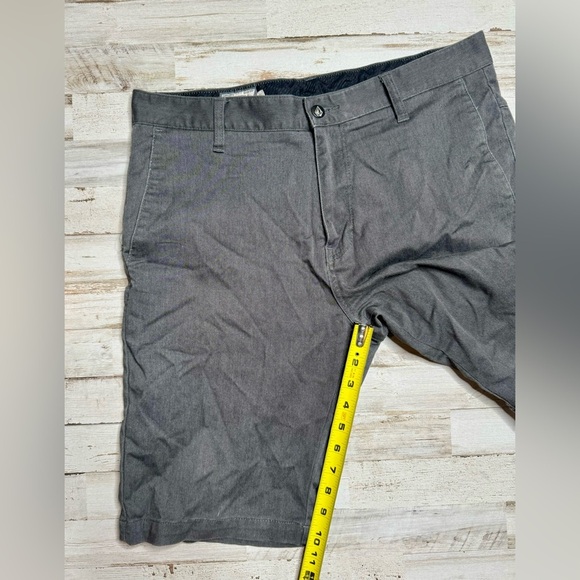 Volcom Shorts Men's Size 32 Gray Flat Front Cotton Blend - Picture 5 of 9